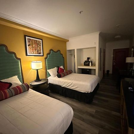 Howard Johnson By Wyndham เบเกอร์สฟีลด์ ภายนอก รูปภาพ