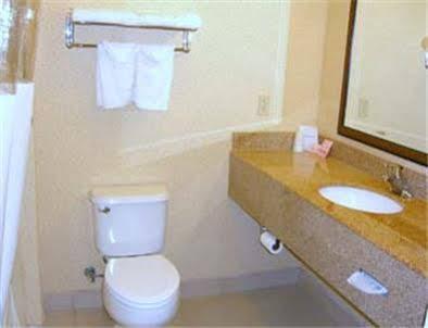 Howard Johnson By Wyndham เบเกอร์สฟีลด์ ภายนอก รูปภาพ