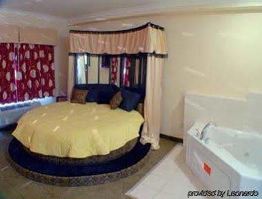 Howard Johnson By Wyndham เบเกอร์สฟีลด์ ภายนอก รูปภาพ